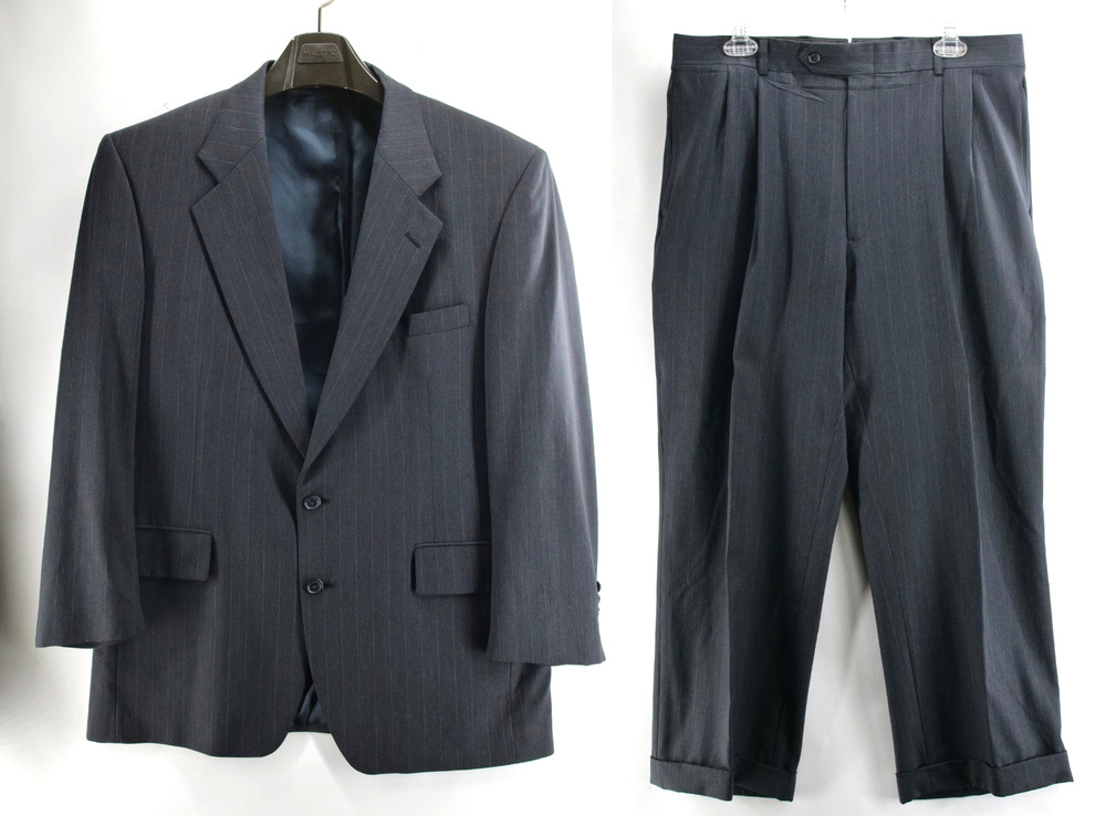 Jos A Bank Traveler’s Collection Gray Pinstripe Suit Jacket 42R Trousers 36X27